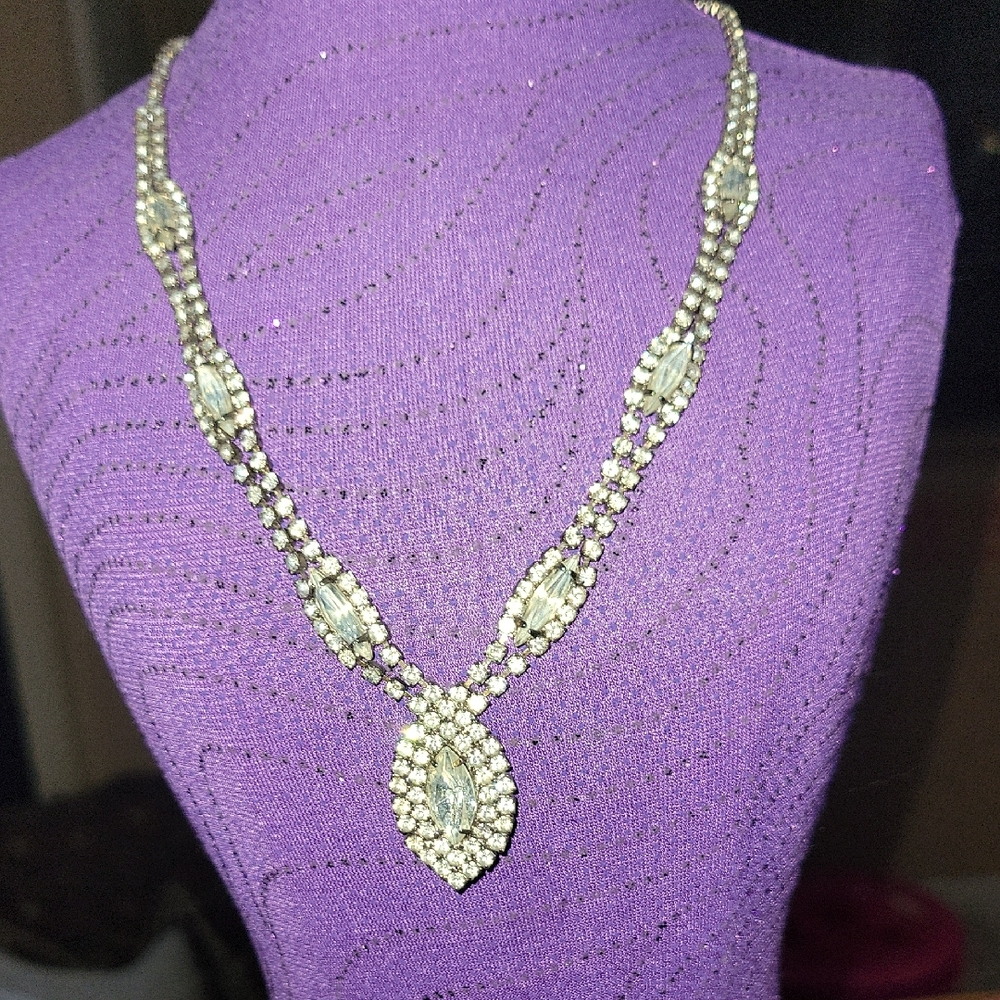 Vintage Crystal Necklace with V-Shaped Design